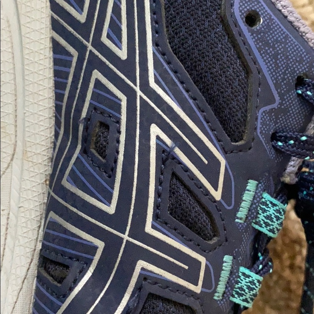 ASICS - Picture 3 of 6